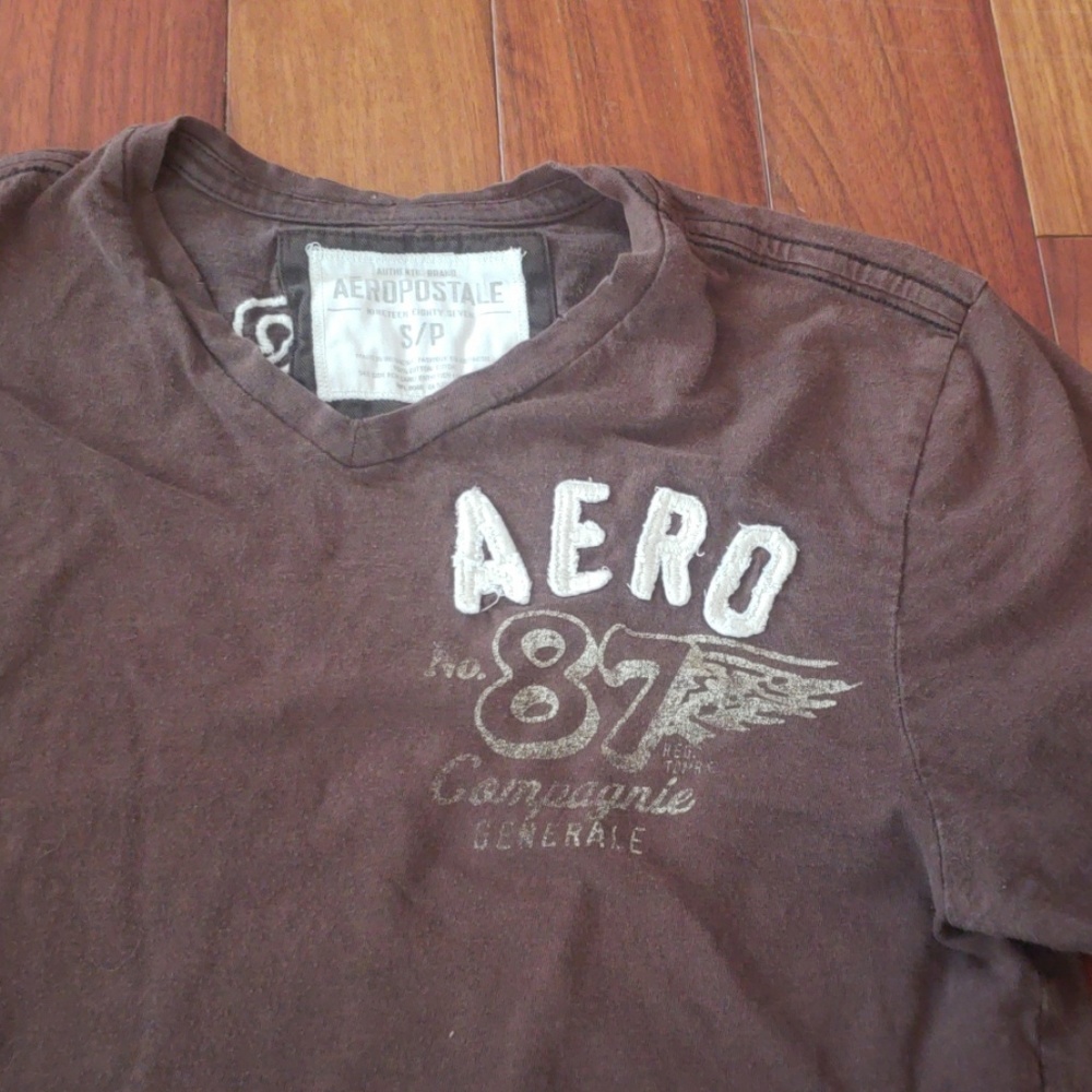 Aeropostale v neck